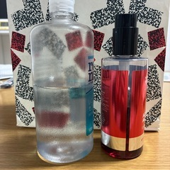 コンタクト洗浄液とクレンジングオイルの画像