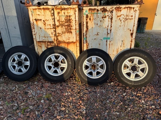 ハイエース用スタッドレスタイヤ