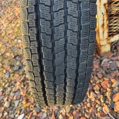 ハイエース用スタッドレスタイヤの画像