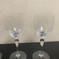 ワイングラス４脚で500円の画像