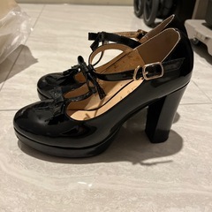 Ank Rouge ダブルリボン 黒エナメル パンプスの画像