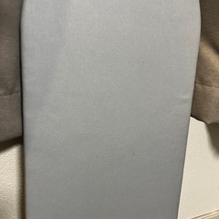 アイロンとアイロン台の画像