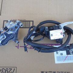 動作確認済 ベルリンガー Ｆブレーキキャリパー4POT(マスター付)　メッキ　マジェスティ250C　83mmピッチ　USED　マジェ(4HC)，マジェ125(子マジェ)，マグザム，SDR，SRX，XJR等にもの画像