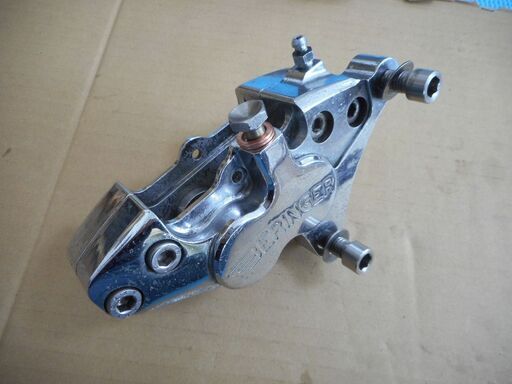 動作確認済 ベルリンガー Ｆブレーキキャリパー4POT(マスター付)　メッキ　マジェスティ250C　83mmピッチ　USED　マジェ(4HC)，マジェ125(子マジェ)，マグザム，SDR，SRX，XJR等にも