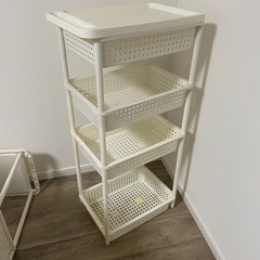 キャスター付きワゴン（プラスチック）の画像