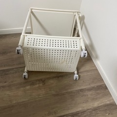 キャスター付きワゴン（プラスチック）の画像