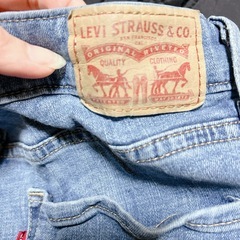 ❤️人気商品❤️ Levi Strauss & Co. ダメージデニムの画像