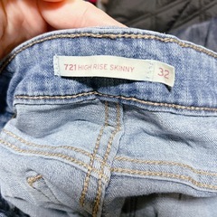 ❤️人気商品❤️ Levi Strauss & Co. ダメージデニムの画像