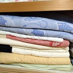 敷き布団やタオルケットなど沢山　０円の画像