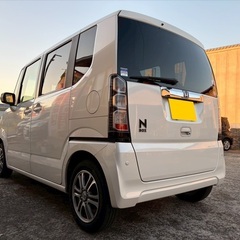 27年式！特別仕様車☆月々1.2万円〜分割払い可❗️ 車検2年付き！【名義変更代込み】大人気☆ホンダ N-BOX☆ステアリングスイッチ付き☆SDナビ付き☆走行中DVD見れます☆ETC付き☆バックカメラ付き☆電動スライドドア♪しかも両側☆ドラレコ付き☆スマートキー☆フルオートエアコン☆純正アルミ☆そのまま乗って帰れます❗️の画像
