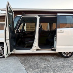 27年式！特別仕様車☆月々1.2万円〜分割払い可❗️ 車検2年付き！【名義変更代込み】大人気☆ホンダ N-BOX☆ステアリングスイッチ付き☆SDナビ付き☆走行中DVD見れます☆ETC付き☆バックカメラ付き☆電動スライドドア♪しかも両側☆ドラレコ付き☆スマートキー☆フルオートエアコン☆純正アルミ☆そのまま乗って帰れます❗️の画像