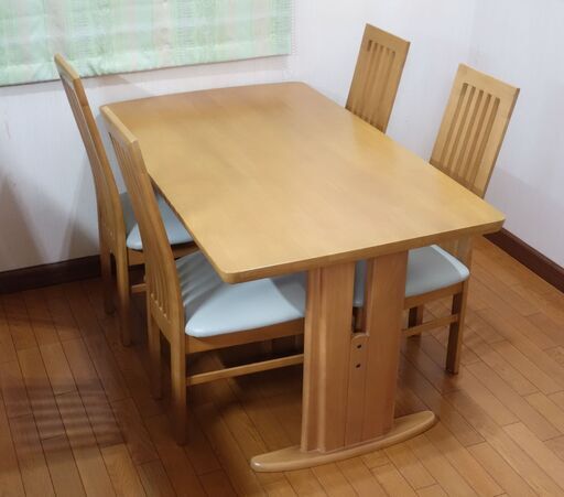 ミキモク製ダイニングテーブル５点セット