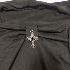 クロス飾り付き　トップスの画像