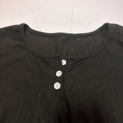 ヘンリーネック トップスの画像