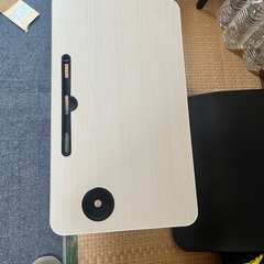 折りたたみテーブルの画像