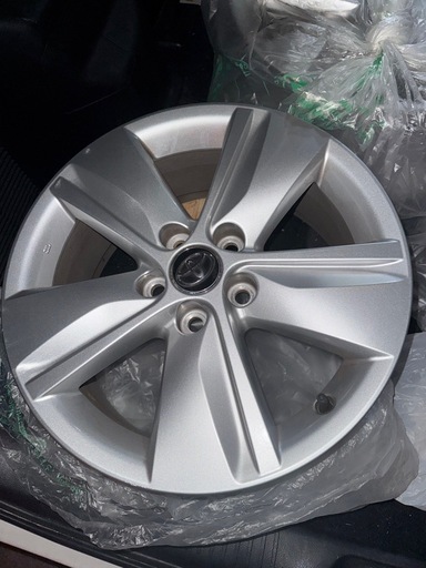 ハリアー純正ホイール  小傷のみの美品  4本セット  17インチ 7J +35  114.3ハブ径60mm  トヨタ平座ナット対応  金額は変わらず、手渡しも可能です。