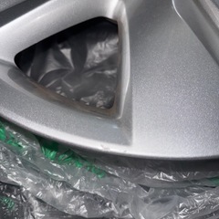 ハリアー純正ホイール  小傷のみの美品  4本セット  17インチ 7J +35  114.3ハブ径60mm  トヨタ平座ナット対応  金額は変わらず、手渡しも可能です。の画像