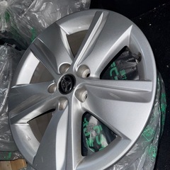 ハリアー純正ホイール  小傷のみの美品  4本セット  17インチ 7J +35  114.3ハブ径60mm  トヨタ平座ナット対応  金額は変わらず、手渡しも可能です。の画像