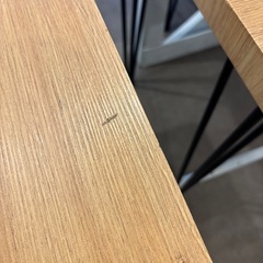 【早い者勝ち】木目デスク＆スツールセット｜机＋椅子2脚 ｜複数割あり｜中崎町引き取りの画像