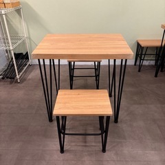 【早い者勝ち】木目デスク＆スツールセット｜机＋椅子2脚 ｜複数割あり｜中崎町引き取りの画像