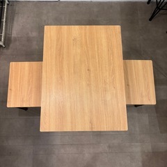 【早い者勝ち】木目デスク＆スツールセット｜机＋椅子2脚 ｜複数割あり｜中崎町引き取りの画像