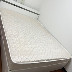 収納付きダブルベット/マットレス付きの画像