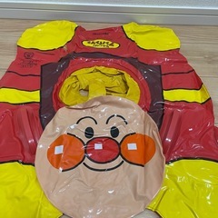アンパンマン膝掛けと浮き輪の画像