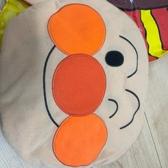 アンパンマン膝掛けと浮き輪の画像