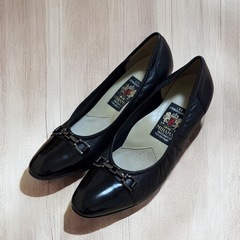 ミハマ パンプス 24.5 黒 6cmヒール エナメル ビット金具の画像