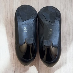 ミハマ パンプス 24.5 黒 6cmヒール エナメル ビット金具の画像