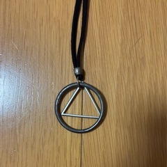 シルバー三角形ペンダントネックレスの画像