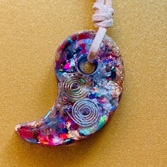 勾玉オルゴナイトネックレスの画像