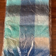 【新品・未使用】ロゴ刺繍入り大判フリンジマフラーの画像