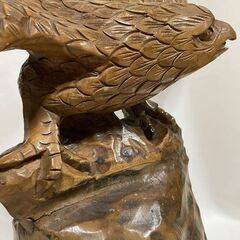 玄関　飾り物　鷹　縁起物？の画像