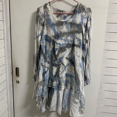 フリルのワンピースの画像