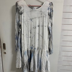 フリルのワンピースの画像