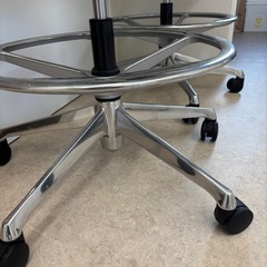 オカムラ　ハイチェア　ライトグレー　定価126,500円→13,500円　2台の画像