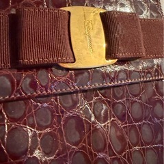 【直接受け渡し願】訳あり！正規品フェラガモミニバッグの画像