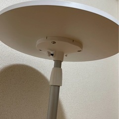 丸テーブルの画像