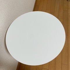 丸テーブルの画像