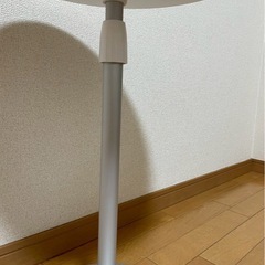 丸テーブルの画像