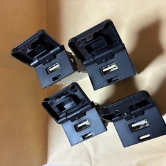 ダイハツ トヨタ 純正 USBソケット 新車取り外し 新品未使用 バラ売りの画像