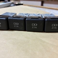 ダイハツ トヨタ 純正 USBソケット 新車取り外し 新品未使用 バラ売りの画像