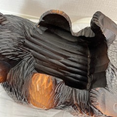 木彫りのクマの画像