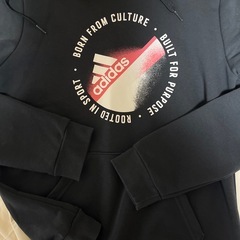 アディダスレディースパーカーの画像