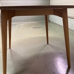 ダイニングテーブルの画像