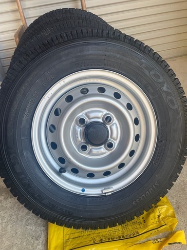 引取り先決定！145R12LTスタッドレスタイヤ４本