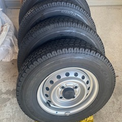 145R12LTスタッドレスタイヤ４本の画像