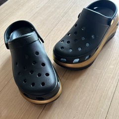 crocs MEGA CRUSH METALLIC CLOG ブラック/ゴールド　26cmの画像