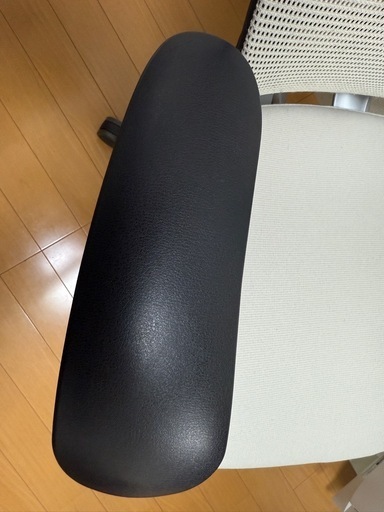 オカムラ コンテッサ ヘッドレスト付き